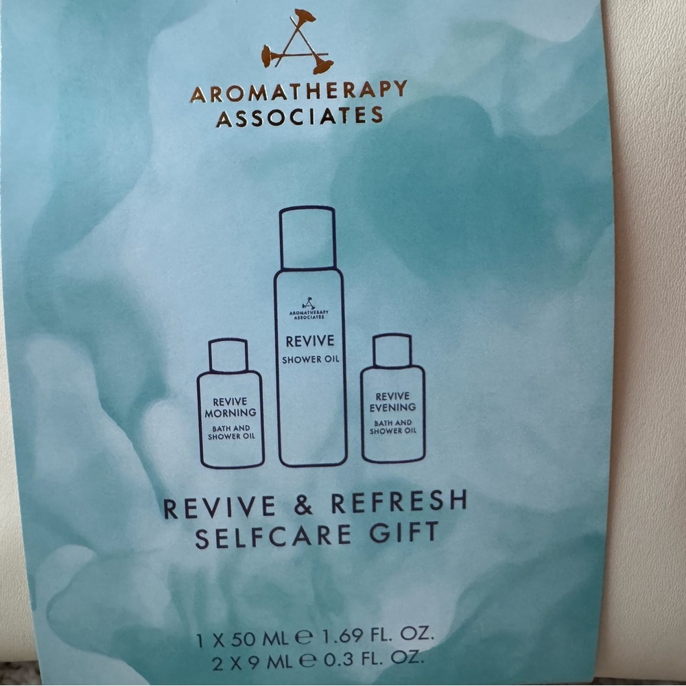 AROMATHERAPY ASSOCIATES Travel Sample Kit - Picture 3 of 6
